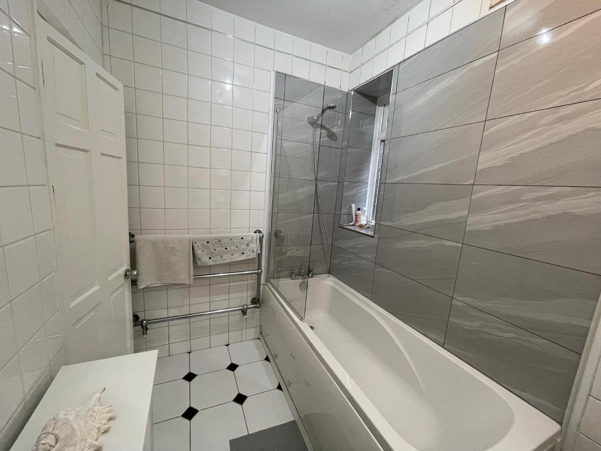 Large Double Bedroom 10 Minutes To Gasthuis