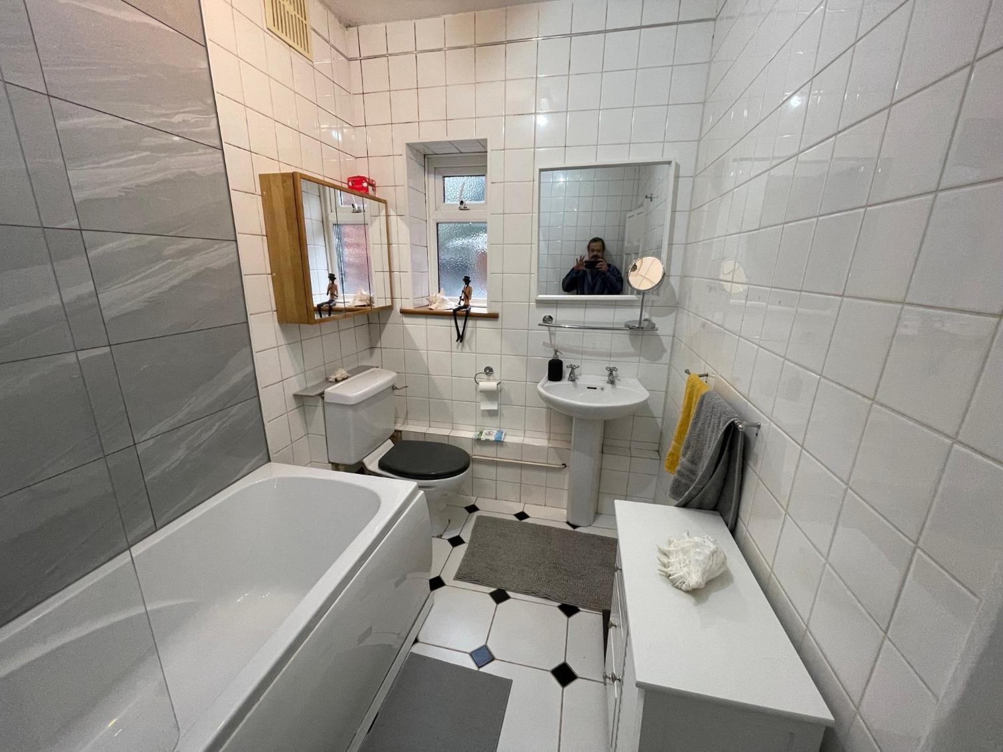 Large Double Bedroom 10 Minutes To Gasthuis *