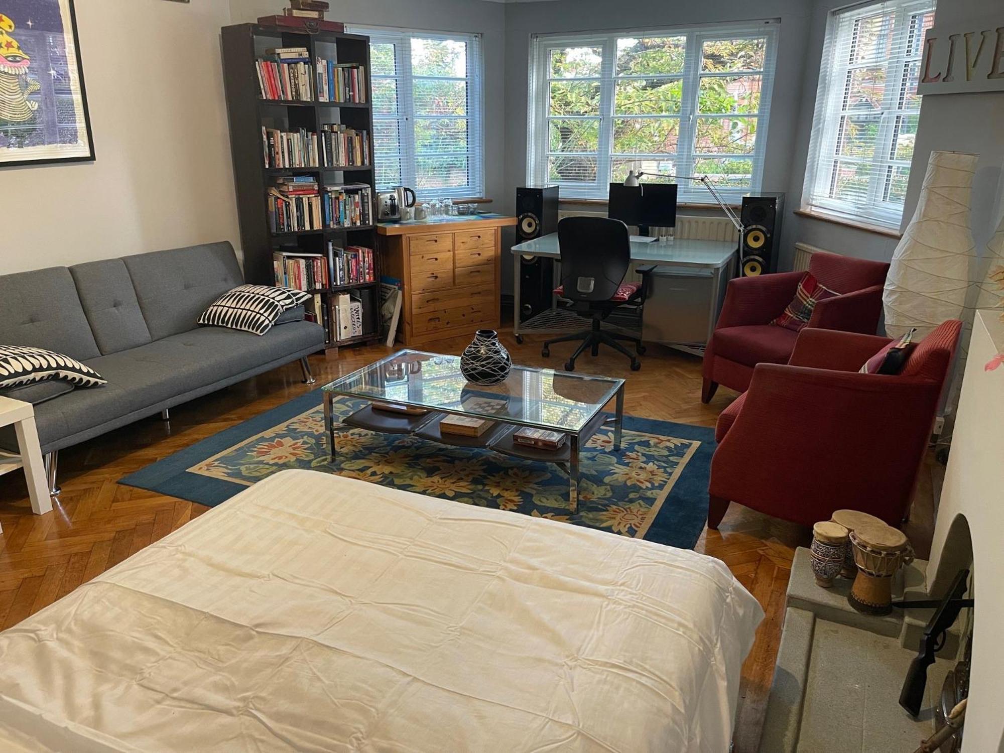 Large Double Bedroom 10 Minutes To * Londen